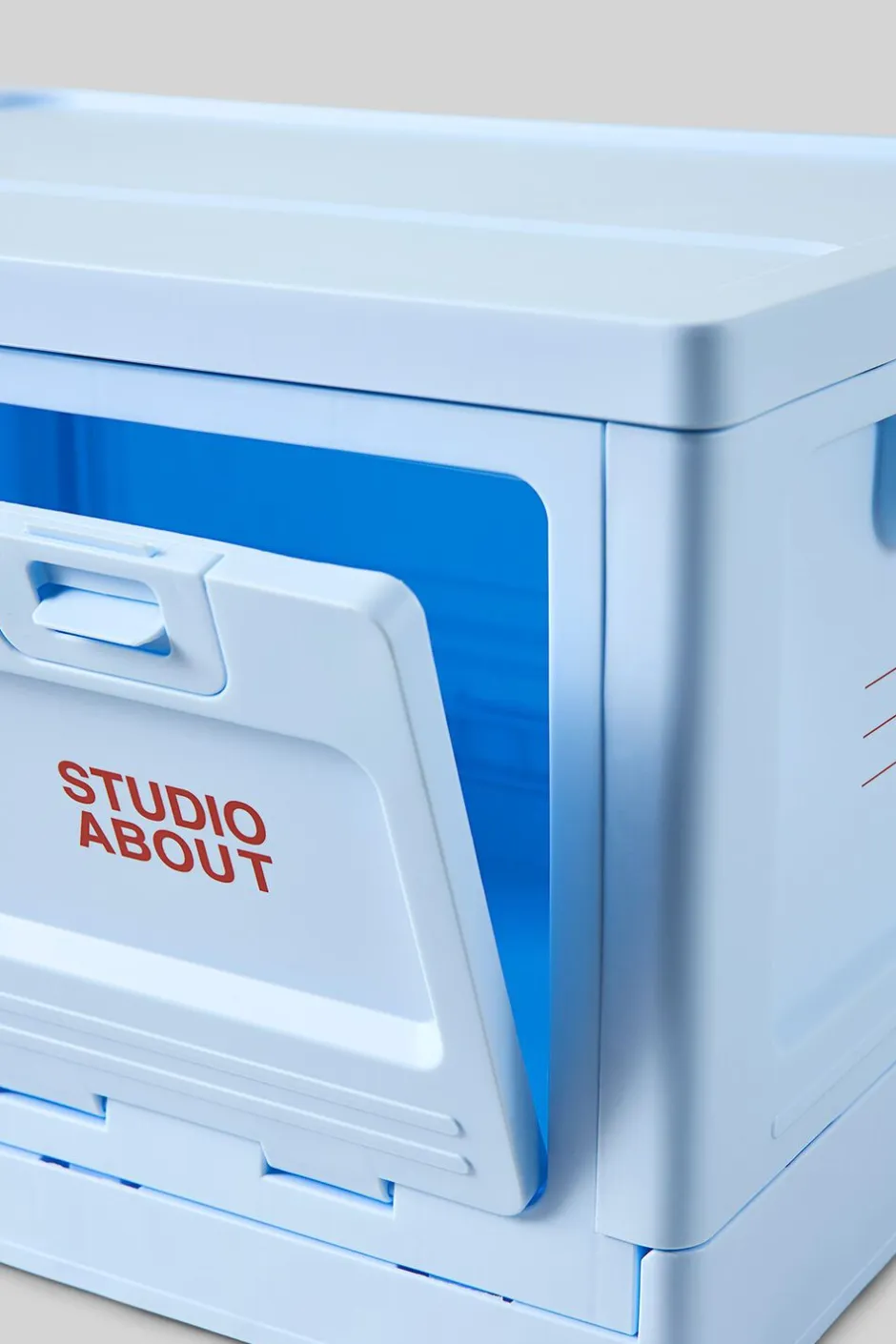 Box, Small-Studio About Outlet