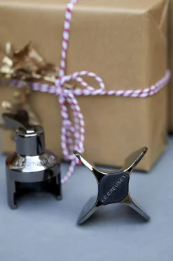 Outlet Crown prop Bar & Vin