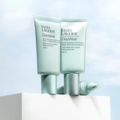 Hot DayWear Sheer Tinted Moisturizer SPF 15 Rejsestørrelser|Ansigt