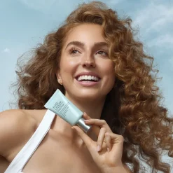 Hot DayWear Sheer Tinted Moisturizer SPF 15 Rejsestørrelser|Ansigt