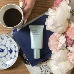 Hot DayWear Sheer Tinted Moisturizer SPF 15 Rejsestørrelser|Ansigt