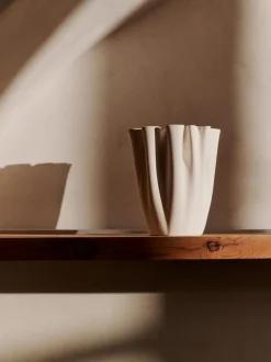 Dedali Vase - H18 - Off-white-Ferm Living