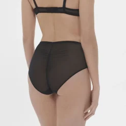 Dame Simone Pérèle Trusser><noscript><img width=