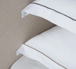 Egyptisk sengesæt med broderet stikning-Magasin du Nord Collection Discount