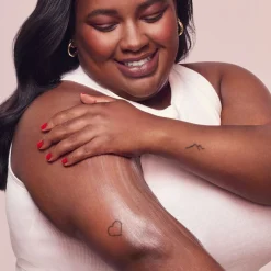 RARE BEAUTY Kropspleje><noscript><img width=