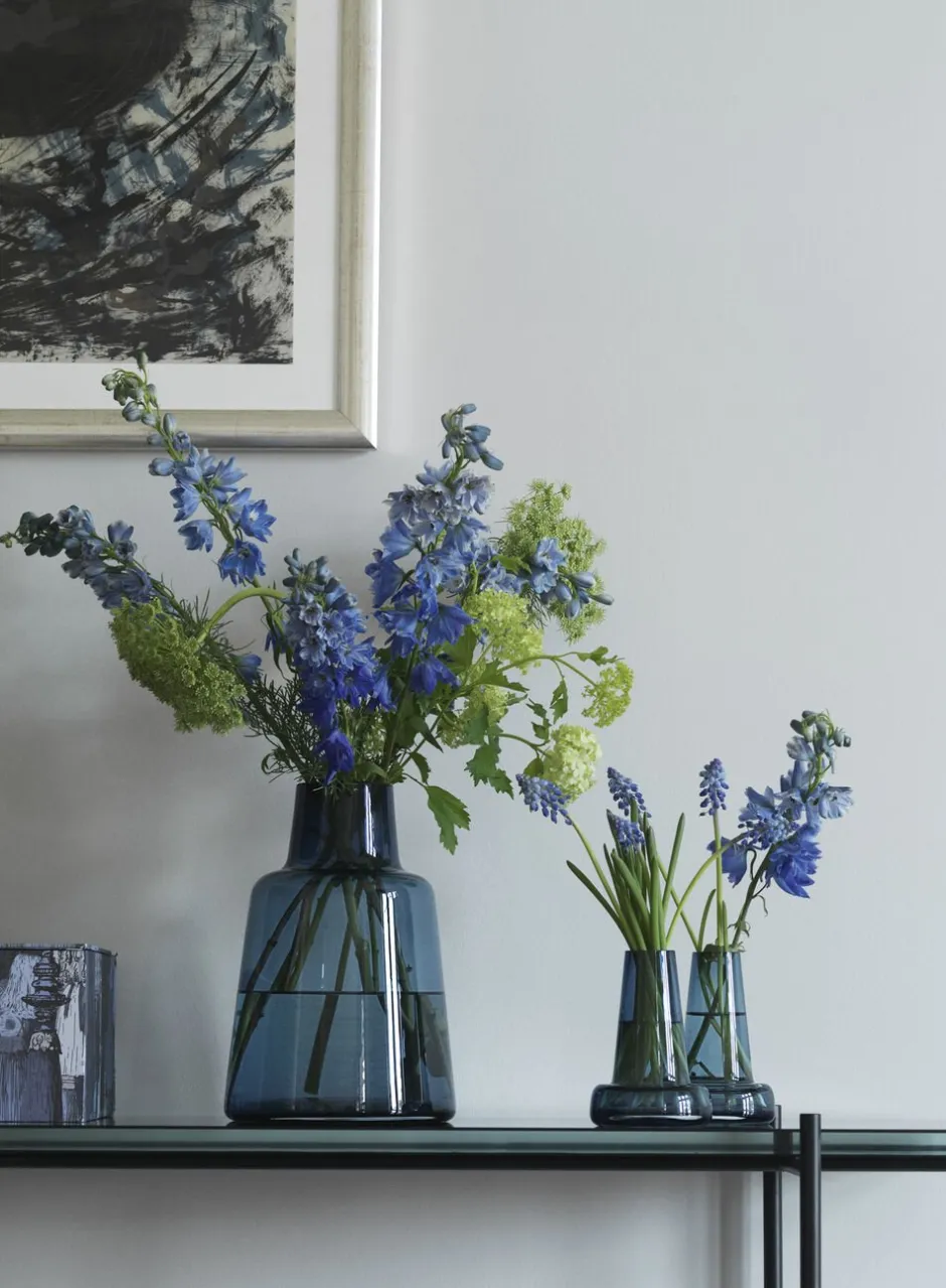 New Flora Vase kort hals, blå, H 24 cm Vaser & Urtepotteskjulere