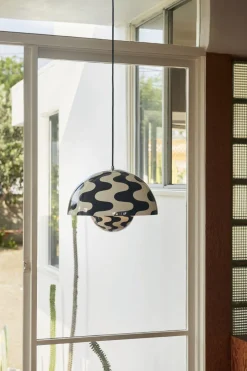 Flowerpot Pendant VP7, Black/White-&Tradition Hot