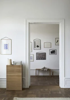 Moebe Plakater & Rammer><noscript><img width=