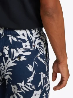 Tommy Hilfiger Shorts><noscript><img width=