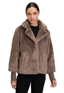 Dame Betty Barclay Jakker|Sport><noscript><img width=