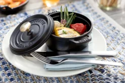 Staub Gryder & Pander><noscript><img width=