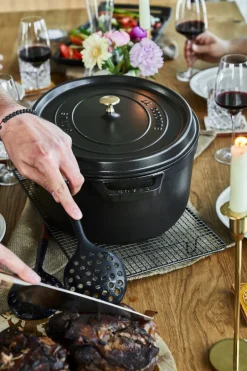 Staub Gryder & Pander><noscript><img width=