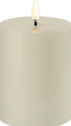 Hot LED pillar candle, Oyster Grey, Smooth, 7,8x10 cm Elektriske Julelys