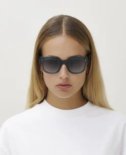 LIV-MessyWeekend New