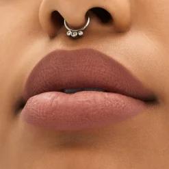 Hot Locked Kiss 24HR Lipstick Læber