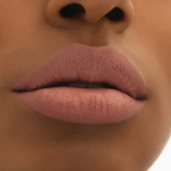 Hot Locked Kiss 24HR Lipstick Læber