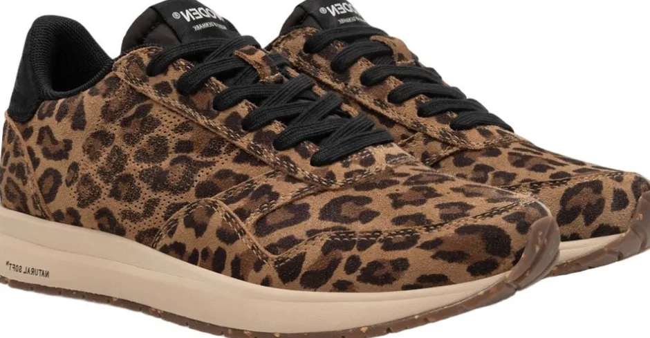 Nicoline Leo-Woden Hot