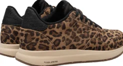 Nicoline Leo-Woden Hot