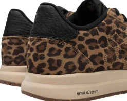 Nicoline Leo-Woden Hot