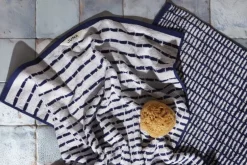 Nuance Håndklæde 70x140 cm mørk blå/hvid-Juna New