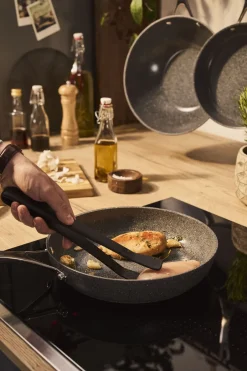 Clearance Salina Ceramic Stegepande, 32 cm, Aluminium, Titanium forstæ Gryder & Pander