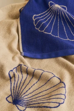 Cartel Copenhagen Håndklæder>Shell Beach Towel - Sand/Cartel Blue