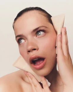 Hot SKIN TINT MOISTURISER SPF15 Ansigt|Solpleje