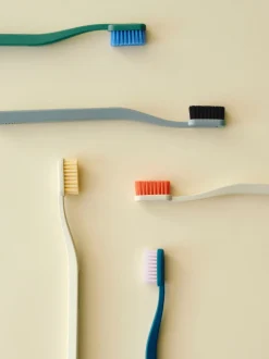 Hay Mund- Og Tandpleje>Tann Toothbrush-Blue grey and black