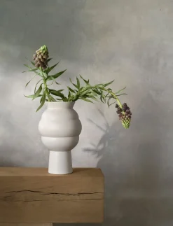 Tortus Archie vase No4 white-Knabstrup Keramik Outlet